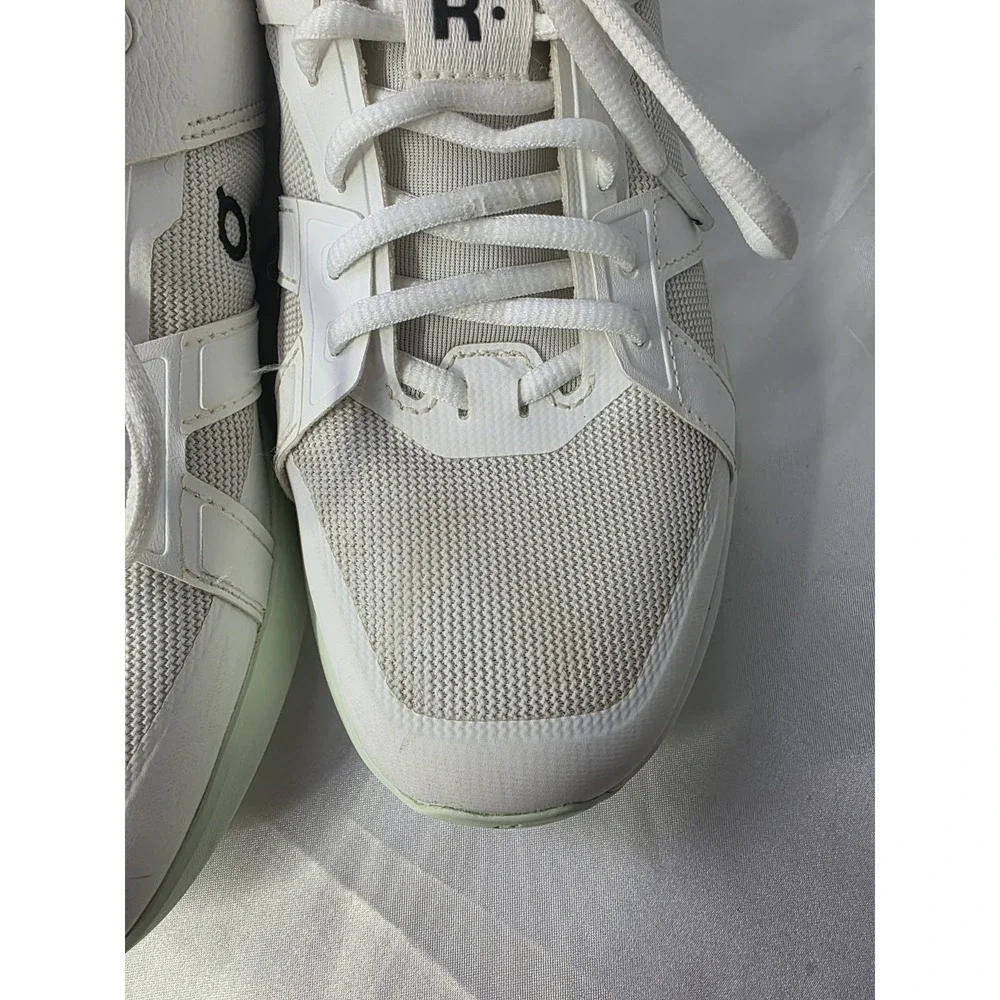 On The Roger Clubhouse Swiss Engine Women Size‎ 9 White Light Green Tennis Shoes